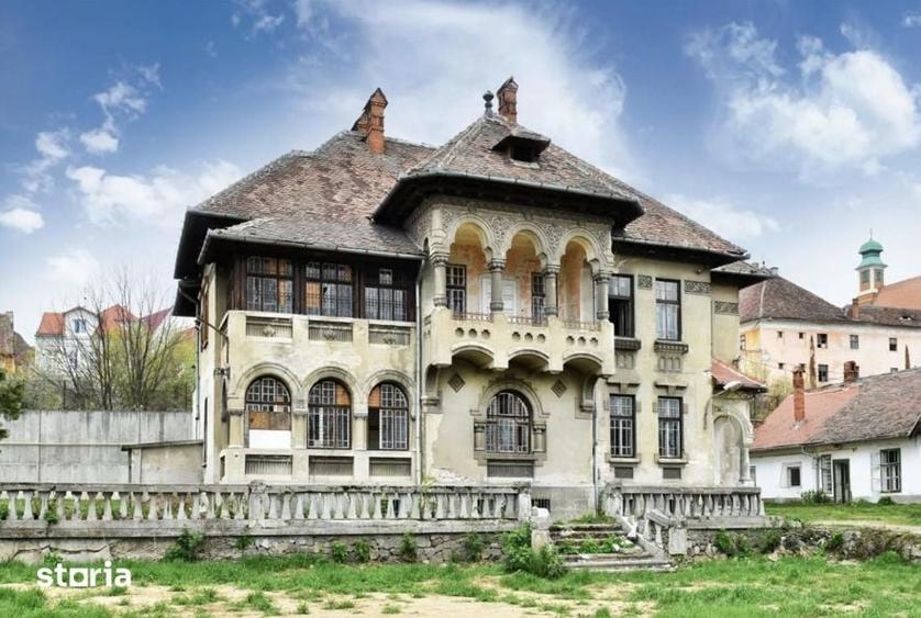 Casă cu Teren 5270 Mp în Central