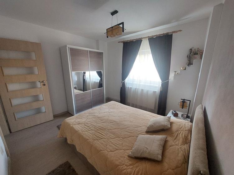 Proprietar, vand apartament 3 camere, et.2, str. B.P. Hasdeu - 2