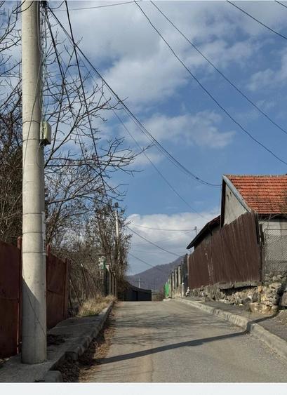 Teren de 800 mp, în Petros