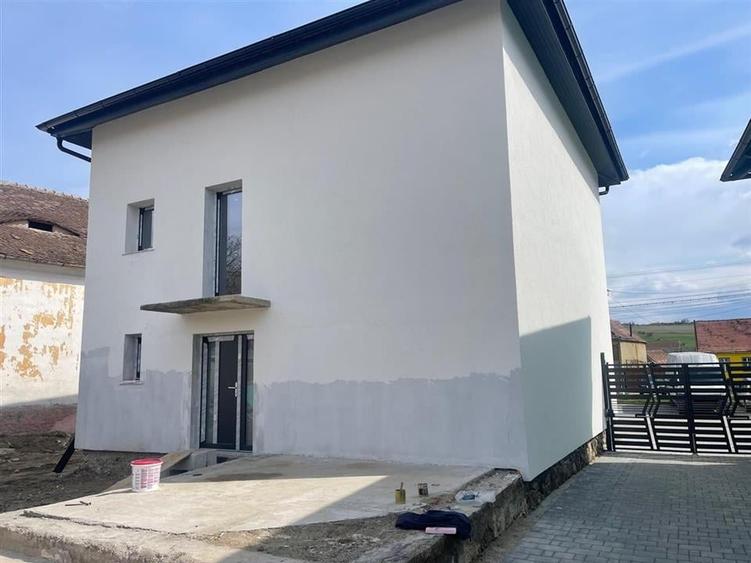 Casa cu 4 camere si 3 bai pretabila birouri in Sura  Mare - 5