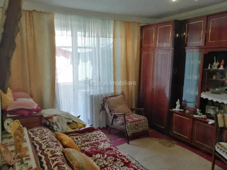 Apartament 2 camere, etaj 1, decomandat, 1 Mai, Piatra Neamt Apartament 2 camere, etaj 1, decomandat, 1 Mai, Piatra Neamt