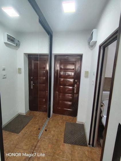 Inchiriez garsoniera - 2