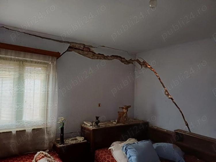 Casa de vanzare 1242 mp teren - 2