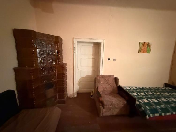 Casa veche individuala pe colt central in Periam - 1