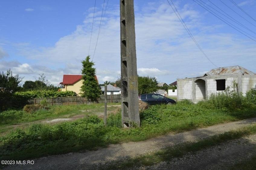 Suseni - Teren intravilan cu casa batraneasca, plan, suprafata 4700 mp! - 17
