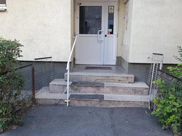 Apartament cu 2 camere decomandat în Victoriei