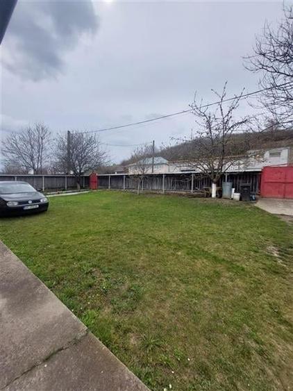 Casa de vanzare cu gradina aproape de Onesti - 3