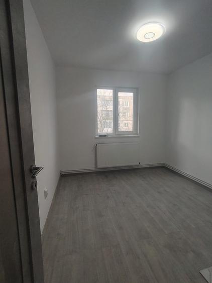 De vanzare apartament renovat la cheie etaj intermediar - 3