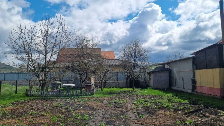 Vand teren intravilan imprejmuit, cu toate utilitatile, asfalt - 10