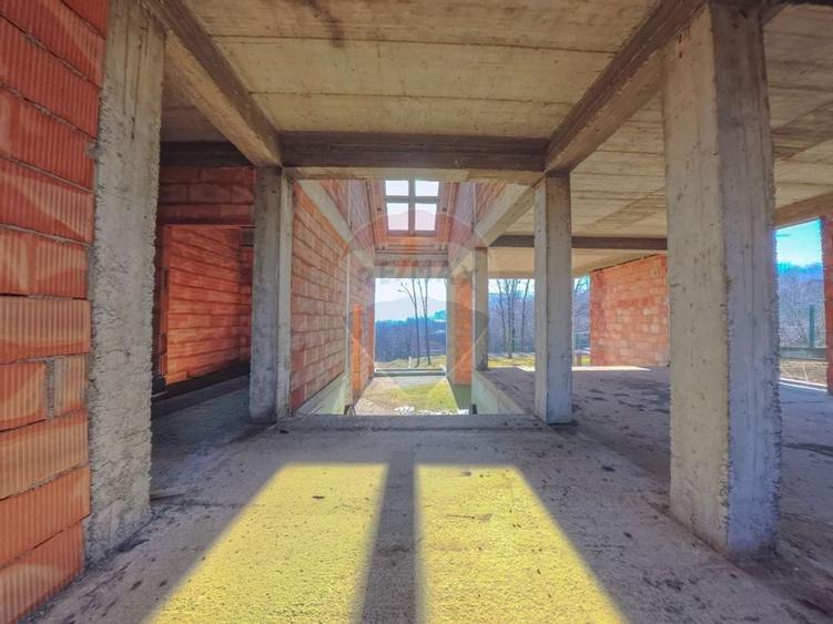 Casa la rosu cu autorizatie valabila in Hemeius - Fantanele - 5