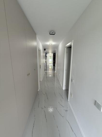 Penthouse - 123 mp utili - 5 camere - 3 bai - 3 parcari - zona Subcetate! - 11