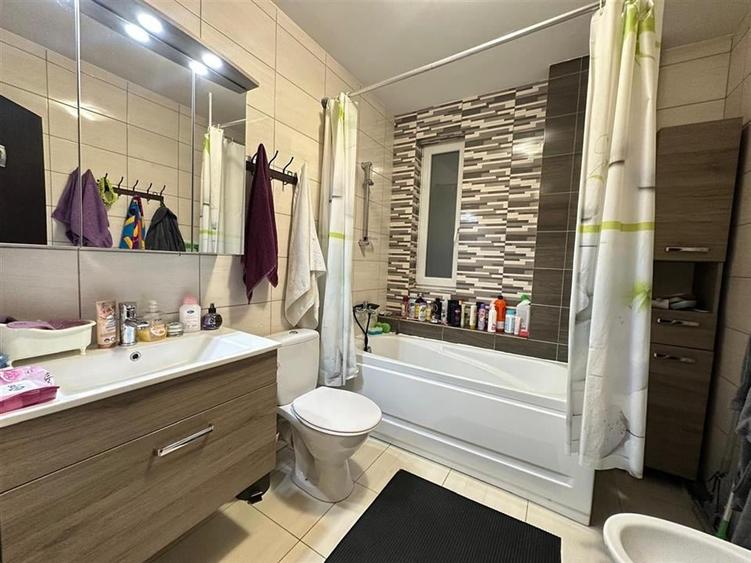 Apartament 3 camere balcon loc de parcare zona Lazaret - 10