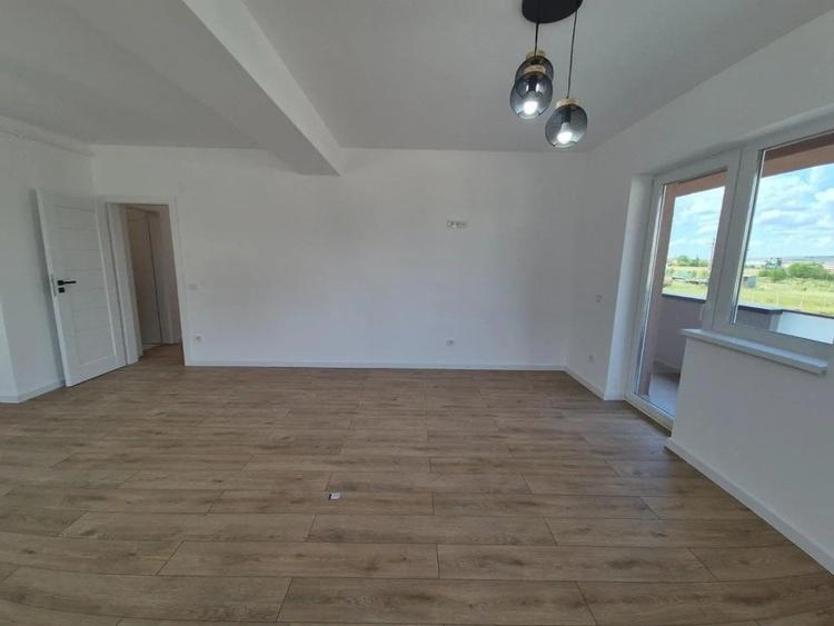 Apartament de vanzare, cu 3 camere, 70 mp, zona Ansamblul Vest Residence - 12