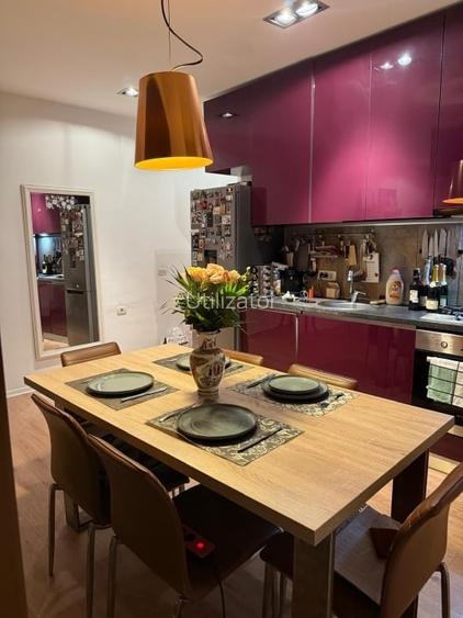 Apartament 3 camere la mansarda cu pod genero, zona Modern