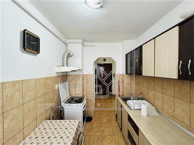 Apartament de vanzare in Sibiu - 2 camere si balcon - mobilat - 3