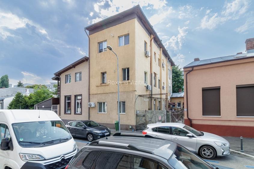Apartament cu 3 camere decomandat, mobilat în Titulescu Apartament cu 3 camere decomandat, mobilat în Titulescu