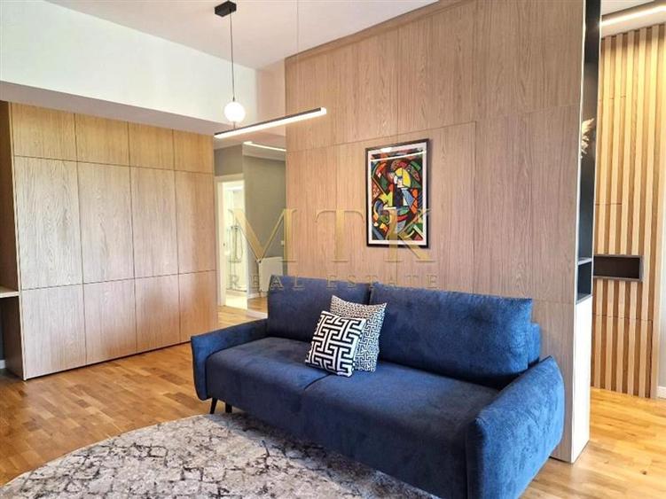 Apartament cu 3 camere decomandat, mobilat în Iancu Nicolae