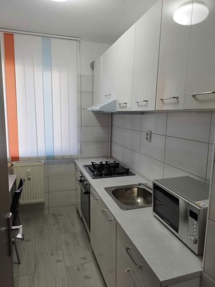 De inchiriat apartament de 3 camere nemobilat - 8