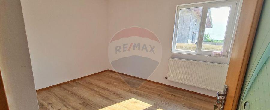 Casa noua in Ciorogarla - 3 dormitoare, living spa?ios - 10