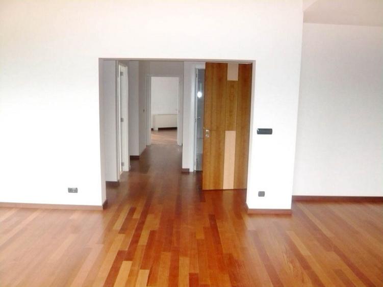 Penthouse cu 3 camere decomandat, mobilat în Primăverii