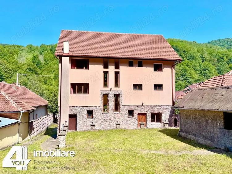 Cladire in Moneasa cu 9 camere: pretabil pensiune, azil batrani, casa vacan?a - 6