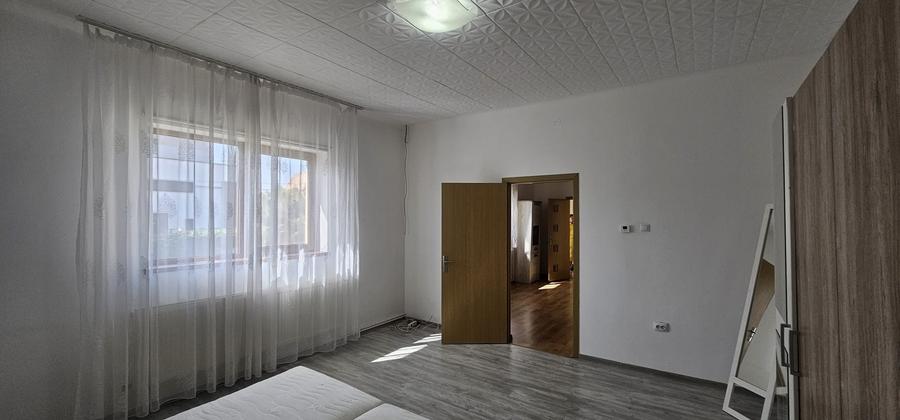 Inchiriez casa singur in curte situata in zona Negoi - 6