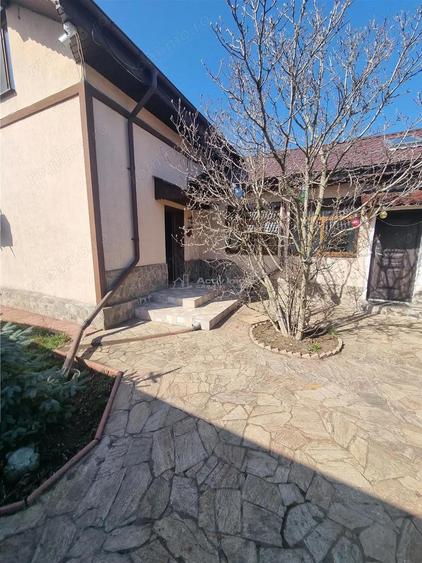 Casa-vila si teren in Nanov - 1