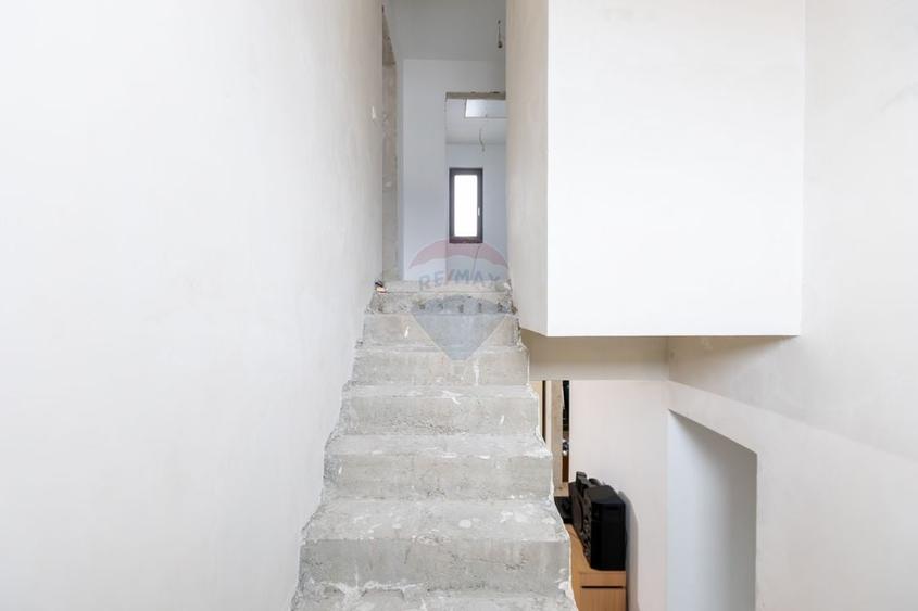 Casă / Vilă cu 4 camere de vânzare în Cartier - Gheraiesti - 23