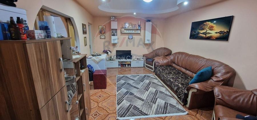 Apartament 3 camere parter cu intrare separata, Buhusi/Bacau