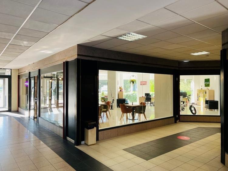 Spatii comerciale de inchiriat World Trade Center - 9