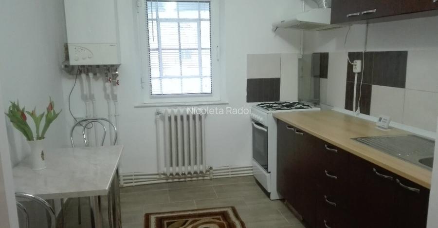 Inchiriez apartament cu doua camere pe Cornisei Inchiriez apartament cu doua camere pe Cornisei