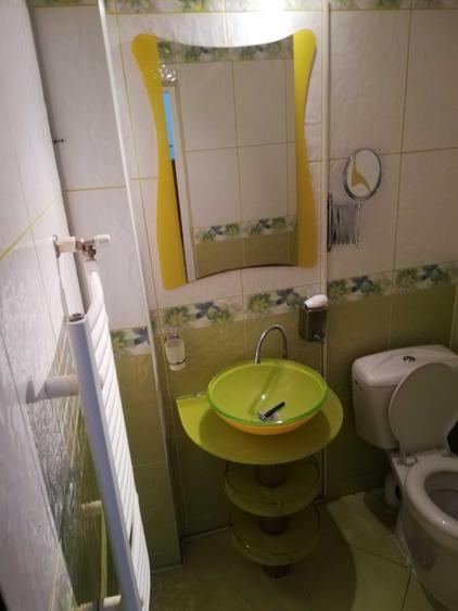 Apartament cu 3 camere decomandat în Sârbi