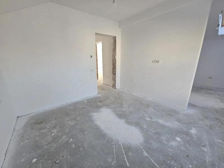 Despartit prin casa scarii! Zona buna! Asfalt! Toate utilitatile! - 9