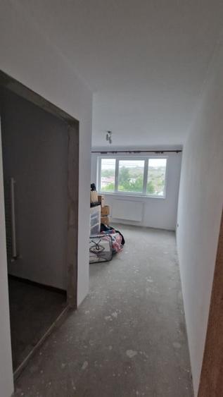 Apartament cu 3 camere, 70mp utili, parcare sub, Dambul R - 12