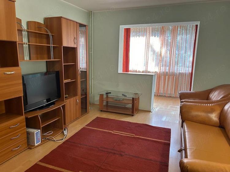 Direct proprietar. Fara agentii - 3 cam, decomandat, et 1 din 4, Centrul Civic - mobilat si utilat - 10