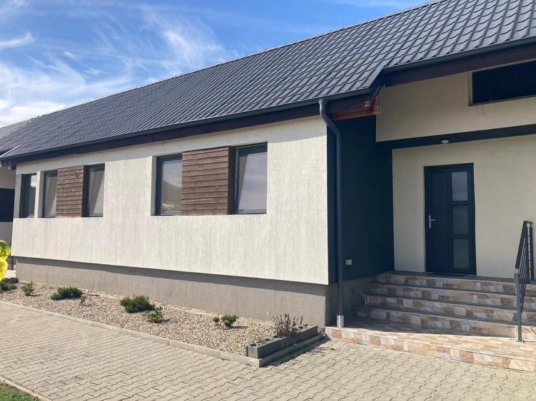 Vand sau inchiriez proprietate in Deva, Santuhalm compusa din 4 case insiruite - 1