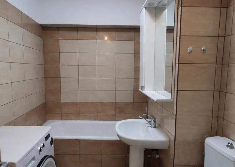 Proprietar inchiriez Apartament 3 camere, renovat, 1 min metrou + loc de parcare - 4