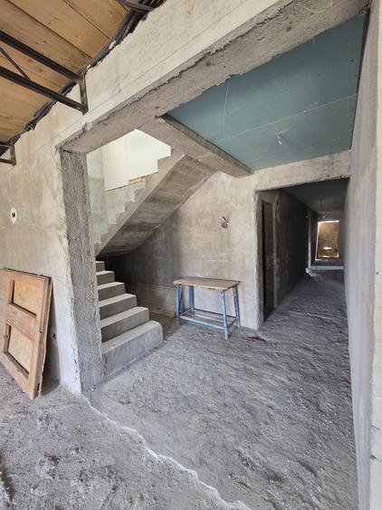 Casă cu 4 camere în Radu Negru
