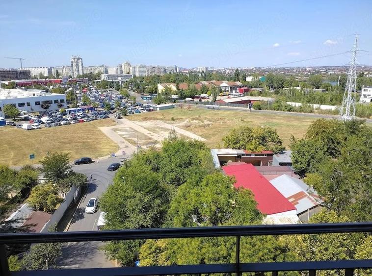 Garsonieră decomandată în Titan