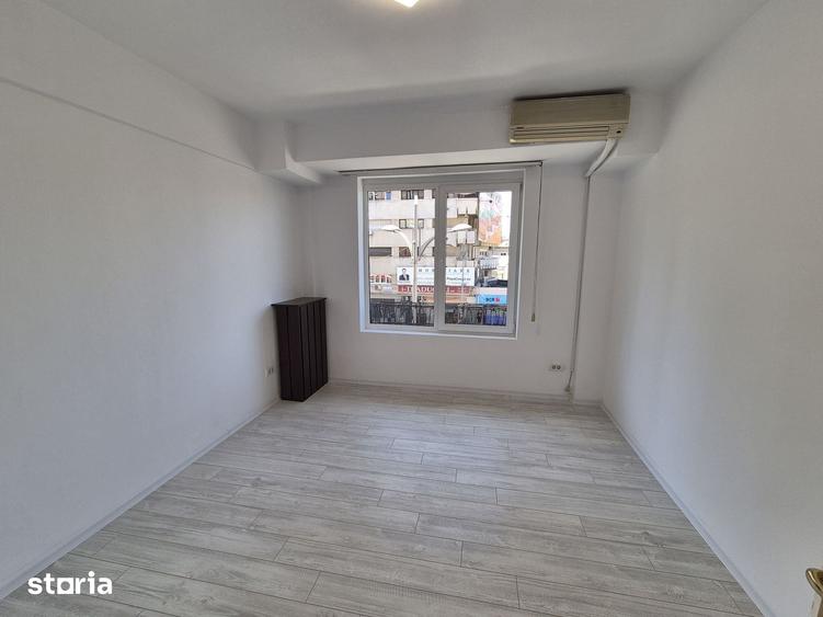 Apartament cu 3 camere decomandat în Romană