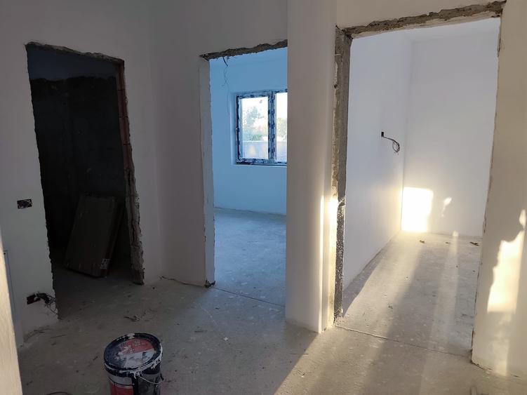 Casă individuală cu 4 camere cu Canalizare în Gulia
