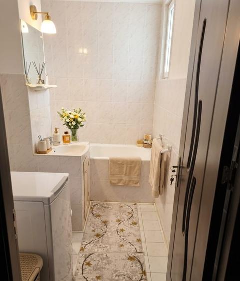 Apartament cu 3 camere semidecomandat în Cantemir