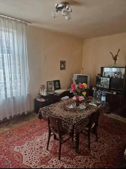 Apartament cu 3 camere decomandat în Uioara de Sus