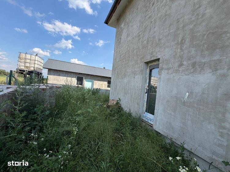 Casă cu 4 camere în Stupini