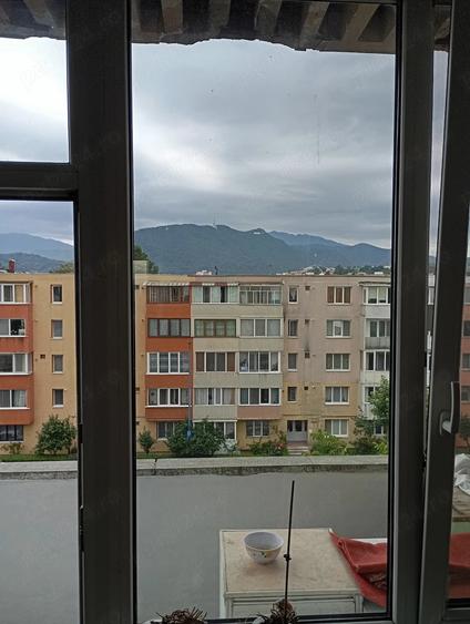 Apartament cu 2 camere decomandat în Tractorul