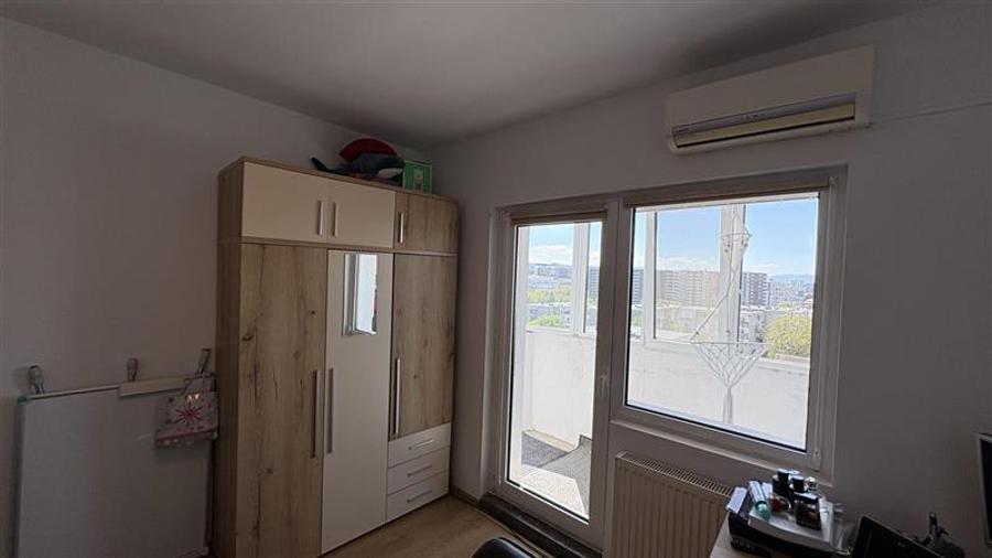 Apartament cu 4 camere semidecomandat, mobilat în Mărăști