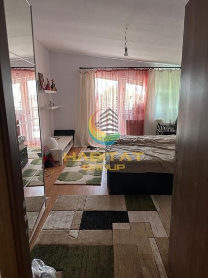 Apartament cu 3 camere semidecomandat, mobilat în Central