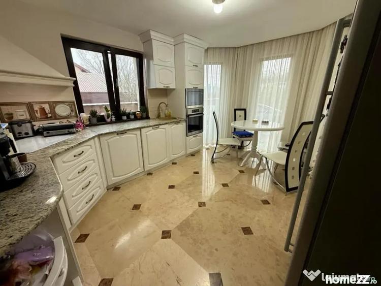 Casă cu 5 camere cu Teren 4500 Mp în Bătești