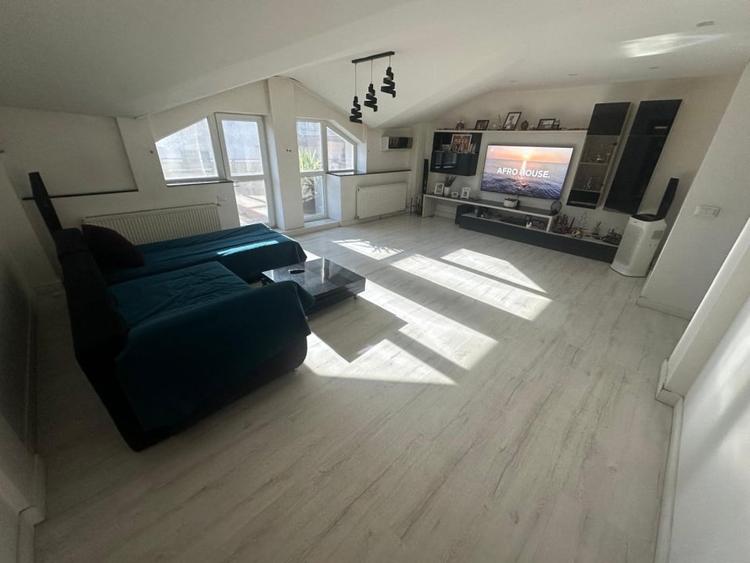 Apartament cu 3 camere decomandat, mobilat în Rovine