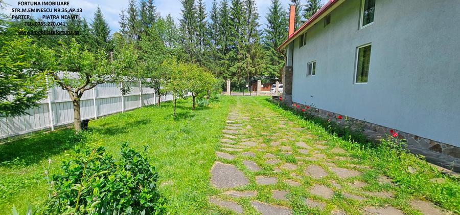 Casă cu 8 camere cu Garaj în Tarcău